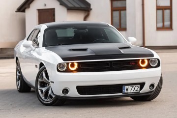 5.7HEMI 372KM R/T Super Track Pack Navi Camera 20